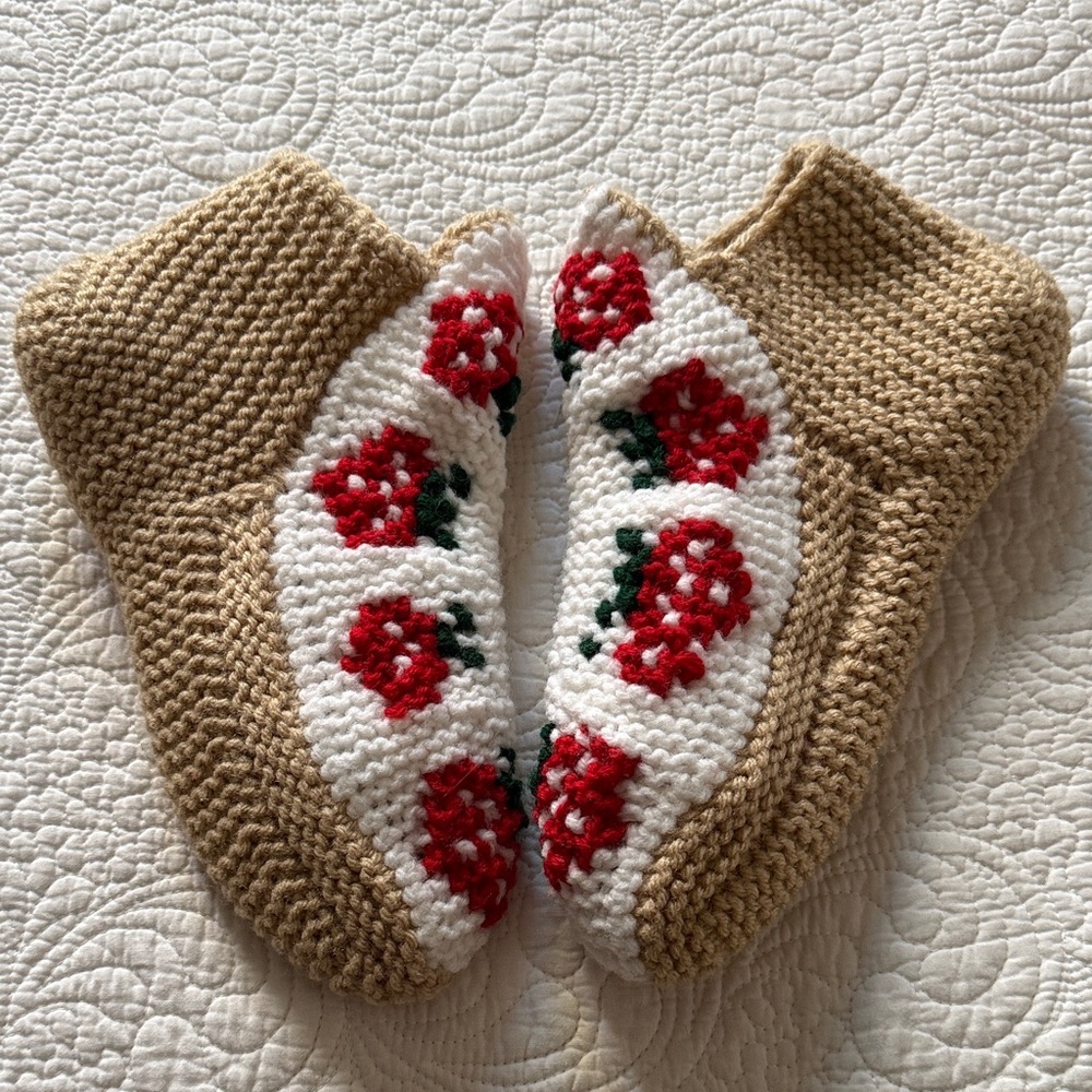Handmade Floral Knit Slipper Socks - White & Tan